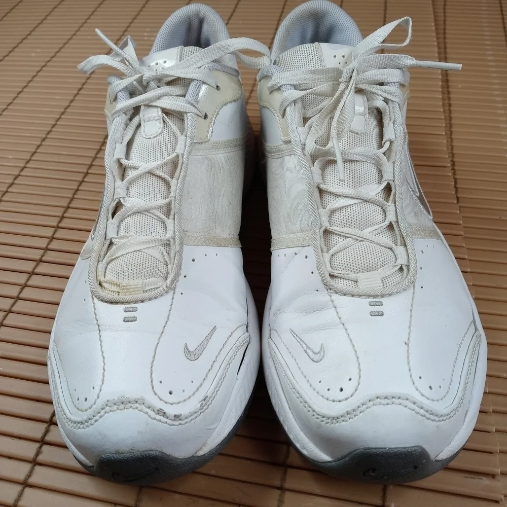 Nike Air Miller Retro Womens Size 8 White Leather Comfort Walking Sneakers. A3pm